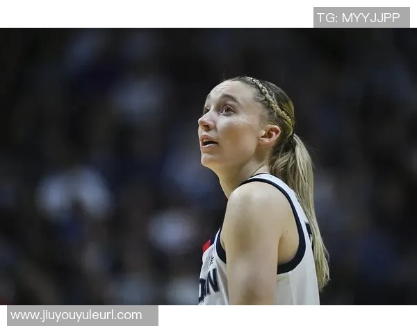 佩奇携女友与队友重返母校共同庆祝NCAA冠军戒指荣耀时刻 佩奇携女友与队友重返母校共同庆祝NCAA冠军戒指荣耀时刻