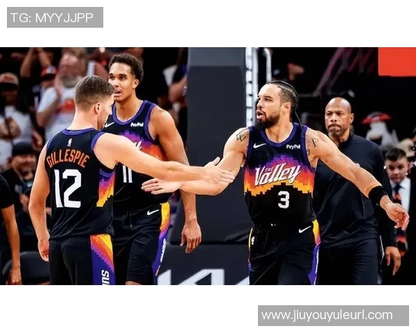 湖人阵容捉襟见肘仅剩十人出战背靠背对抗开拓者三名双向合同球员参战 湖人阵容捉襟见肘仅剩十人出战背靠背对抗开拓者三名双向合同球员参战